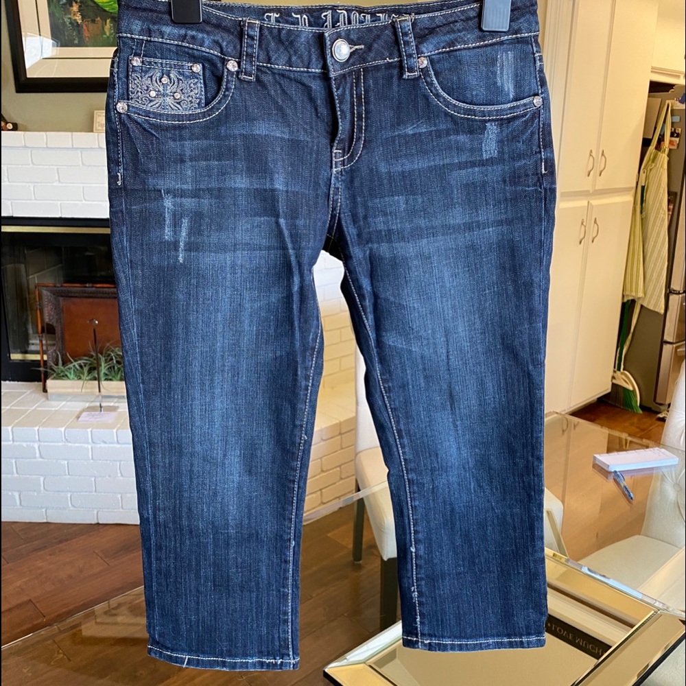 L.A. Idol Blue denim Capri Jeans